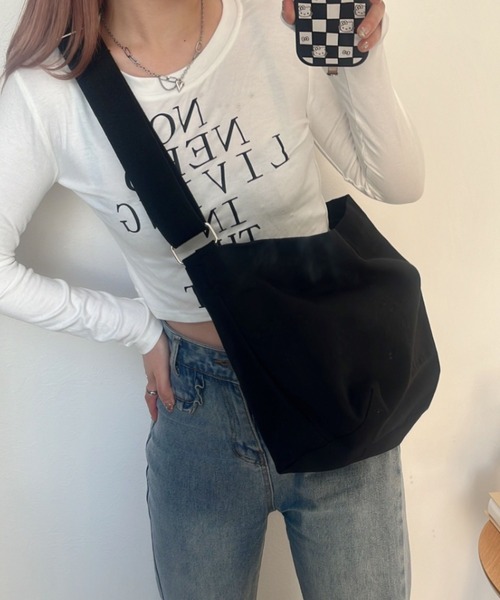 LAC-VERT(ラック・ヴェール)の「【ユニセックス】キャンバスショルダーバッグ(ショルダーバッグ・レディース・ホワイト/ブラック・FREE)」の2枚目の写真