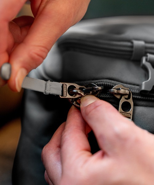 pacsafe（パックセーフ）の「pacsafe/パックセーフ GO Carry-on Backpack 34L/キャリーオンバックパック 34L（バックパック/リュック・メンズ・ブラック・FREE）」の13枚目の写真