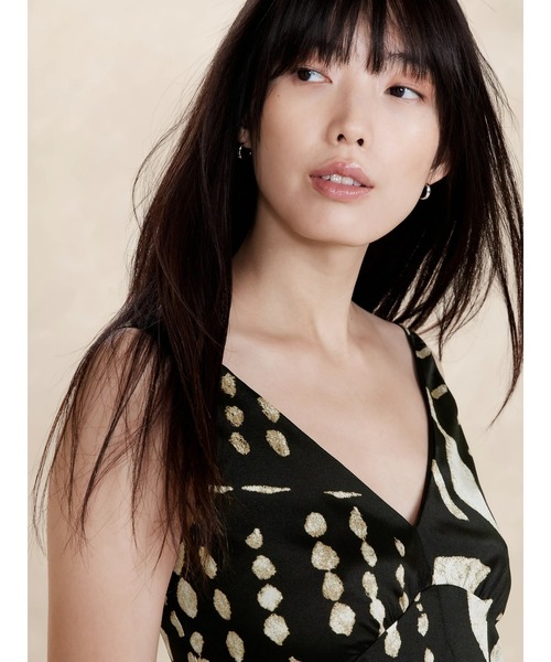BANANA REPUBLIC FACTORY STORE(バナナリパブリック ファクトリーストア)の「BANANA REPUBLIC FACTORY STORE シャーリングシルキータンクトップ(シャツ/ブラウス・レディース・ブラック/パープル・S/L/XS/M)」の5枚目の写真