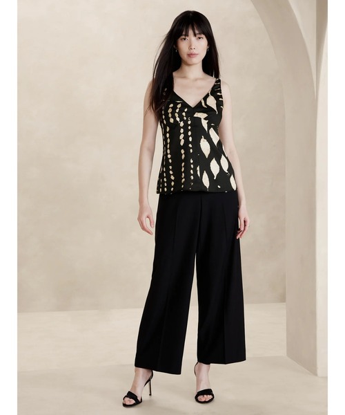 BANANA REPUBLIC FACTORY STORE(バナナリパブリック ファクトリーストア)の「BANANA REPUBLIC FACTORY STORE シャーリングシルキータンクトップ(シャツ/ブラウス・レディース・ブラック/パープル・S/L/XS/M)」の3枚目の写真