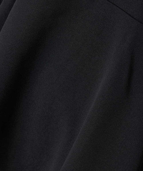 a.v.v（アーヴェヴェ）の「【イージーケア/洗濯機で洗える】タックパフペプラムチュニックトップス（Tシャツ/カットソー・レディース・ライトグレー/ブラック・34/38/36/42/40）」の4枚目の写真