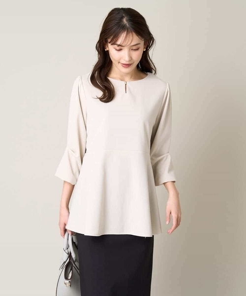 a.v.v（アーヴェヴェ）の「【イージーケア/洗濯機で洗える】タックパフペプラムチュニックトップス（Tシャツ/カットソー・レディース・ライトグレー/ブラック・34/38/36/42/40）」の6枚目の写真