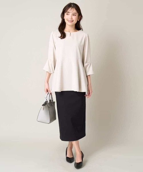 a.v.v（アーヴェヴェ）の「【イージーケア/洗濯機で洗える】タックパフペプラムチュニックトップス（Tシャツ/カットソー・レディース・ライトグレー/ブラック・34/38/36/42/40）」の9枚目の写真