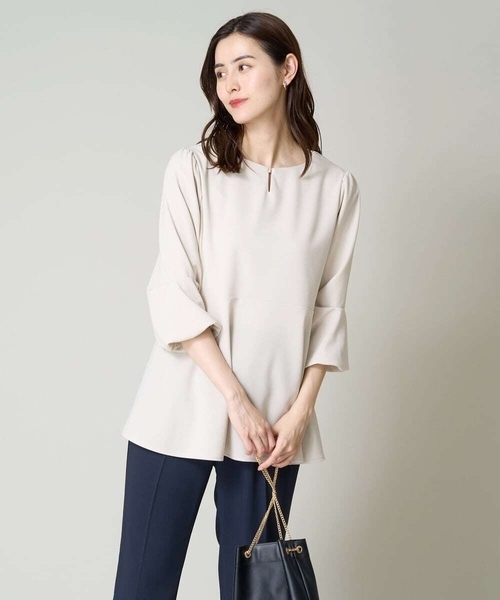 a.v.v（アーヴェヴェ）の「【イージーケア/洗濯機で洗える】タックパフペプラムチュニックトップス（Tシャツ/カットソー・レディース・ライトグレー/ブラック・34/38/36/42/40）」の12枚目の写真