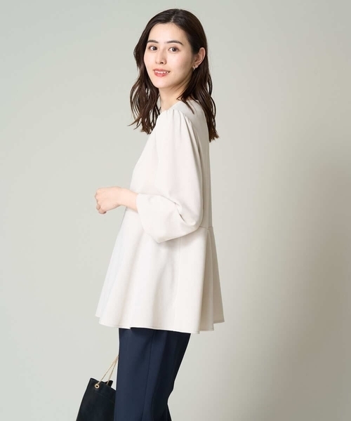 a.v.v（アーヴェヴェ）の「【イージーケア/洗濯機で洗える】タックパフペプラムチュニックトップス（Tシャツ/カットソー・レディース・ライトグレー/ブラック・34/38/36/42/40）」の13枚目の写真