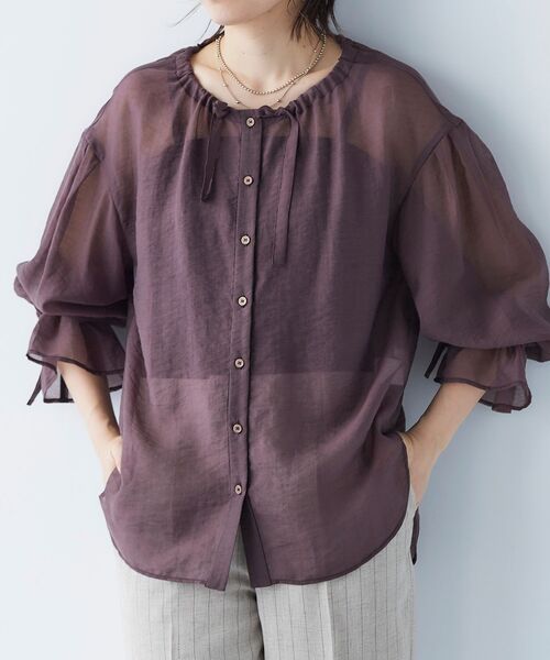 le.coeur blanc（ルクールブラン）の「シアーギャザーリボンブラウス（シャツ/ブラウス・レディース・ブラック/オフホワイト/ベージュ/ライトグリーン/ブラウン・38）」の3枚目の写真
