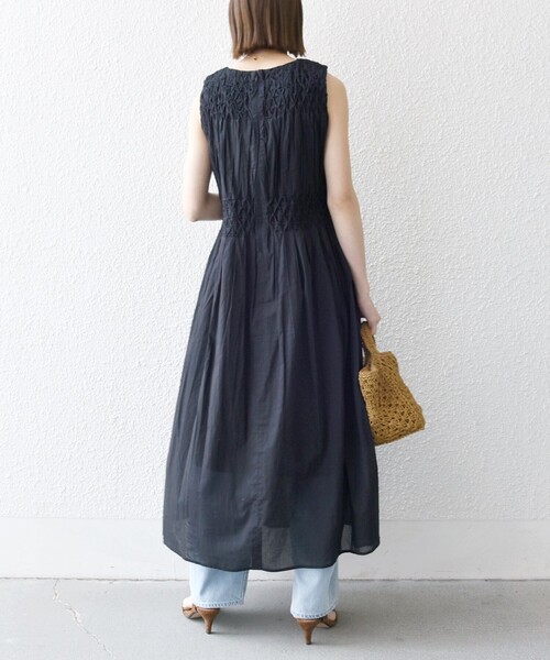 SHIPS any（シップス エニィ）の「【WEB限定】SHIPS any: ハンドスモッキング  コットン フレア ノースリーブ ワンピース（ワンピース・レディース・オレンジ/ネイビー/ブラック/ライトブルー/パープル・ONE SIZE）」の16枚目の写真