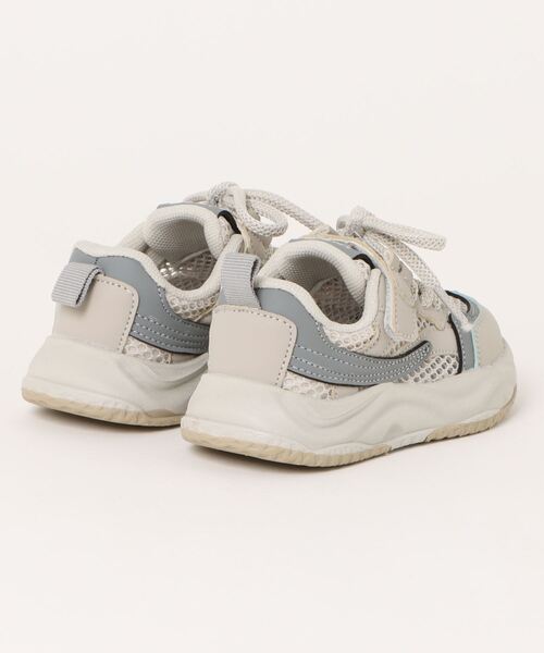 shoes365（シューズスリーシックスファイヴ）の「【shoes365】子供用メッシュデザインスニーカー（スニーカー・キッズ・ベージュ/グレー・13.0cm/13.5cm/14.0cm/15.0cm/15.5cm）」の3枚目の写真