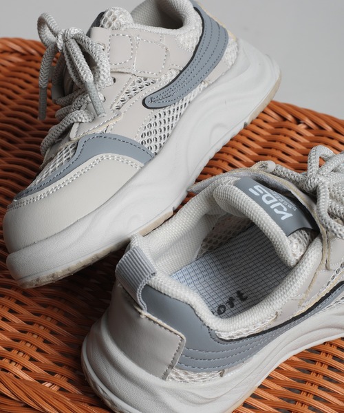 shoes365（シューズスリーシックスファイヴ）の「【shoes365】子供用メッシュデザインスニーカー（スニーカー・キッズ・ベージュ/グレー・13.0cm/13.5cm/14.0cm/15.0cm/15.5cm）」の5枚目の写真