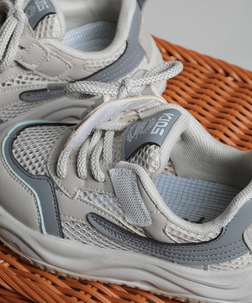 shoes365（シューズスリーシックスファイヴ）の「【shoes365】子供用メッシュデザインスニーカー（スニーカー・キッズ・ベージュ/グレー・13.0cm/13.5cm/14.0cm/15.0cm/15.5cm）」の6枚目の写真