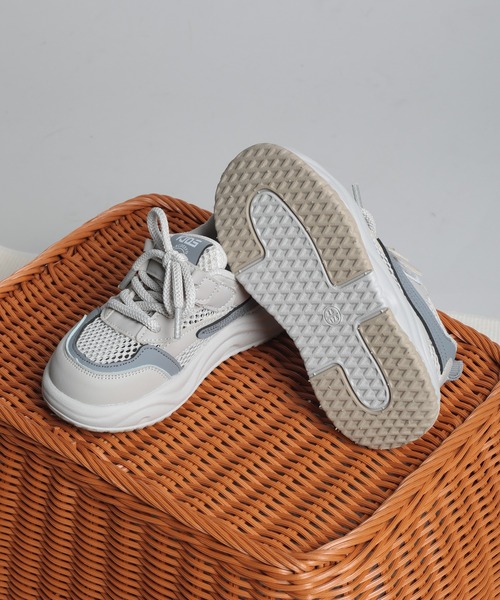 shoes365（シューズスリーシックスファイヴ）の「【shoes365】子供用メッシュデザインスニーカー（スニーカー・キッズ・ベージュ/グレー・13.0cm/13.5cm/14.0cm/15.0cm/15.5cm）」の8枚目の写真