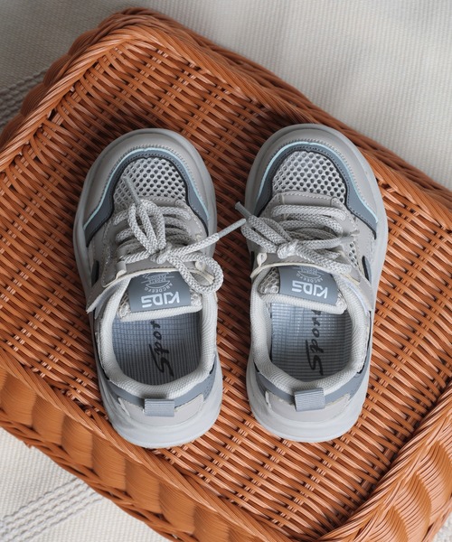 shoes365（シューズスリーシックスファイヴ）の「【shoes365】子供用メッシュデザインスニーカー（スニーカー・キッズ・ベージュ/グレー・13.0cm/13.5cm/14.0cm/15.0cm/15.5cm）」の9枚目の写真