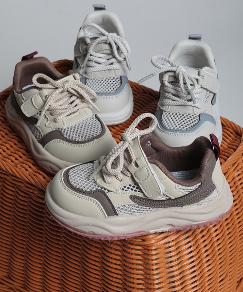 shoes365（シューズスリーシックスファイヴ）の「【shoes365】子供用メッシュデザインスニーカー（スニーカー・キッズ・ベージュ/グレー・13.0cm/13.5cm/14.0cm/15.0cm/15.5cm）」の12枚目の写真