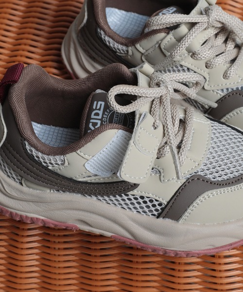 shoes365（シューズスリーシックスファイヴ）の「【shoes365】子供用メッシュデザインスニーカー（スニーカー・キッズ・ベージュ/グレー・13.0cm/13.5cm/14.0cm/15.0cm/15.5cm）」の14枚目の写真