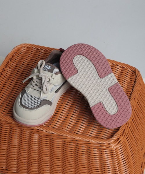 shoes365（シューズスリーシックスファイヴ）の「【shoes365】子供用メッシュデザインスニーカー（スニーカー・キッズ・ベージュ/グレー・13.0cm/13.5cm/14.0cm/15.0cm/15.5cm）」の15枚目の写真