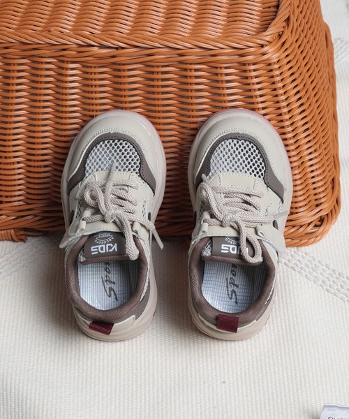 shoes365（シューズスリーシックスファイヴ）の「【shoes365】子供用メッシュデザインスニーカー（スニーカー・キッズ・ベージュ/グレー・13.0cm/13.5cm/14.0cm/15.0cm/15.5cm）」の17枚目の写真