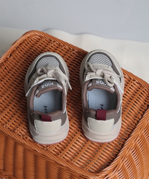 shoes365（シューズスリーシックスファイヴ）の「【shoes365】子供用メッシュデザインスニーカー（スニーカー・キッズ・ベージュ/グレー・13.0cm/13.5cm/14.0cm/15.0cm/15.5cm）」の18枚目の写真