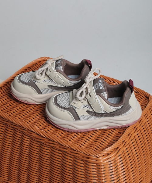 shoes365（シューズスリーシックスファイヴ）の「【shoes365】子供用メッシュデザインスニーカー（スニーカー・キッズ・ベージュ/グレー・13.0cm/13.5cm/14.0cm/15.0cm/15.5cm）」の19枚目の写真