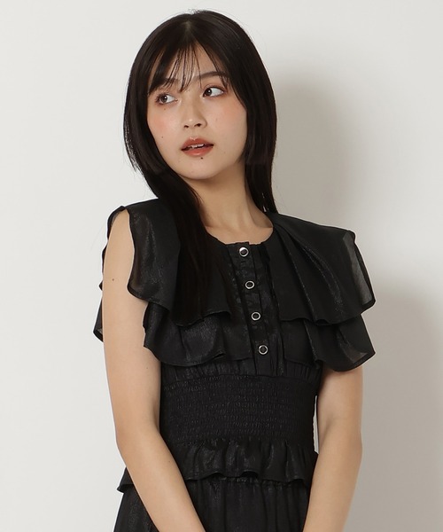 REDYAZEL(レディアゼル)の「シャイニー楊柳フリルブラウス(シャツ/ブラウス・レディース・ブラック/ピンク/グレー・FREE)」の1枚目の写真