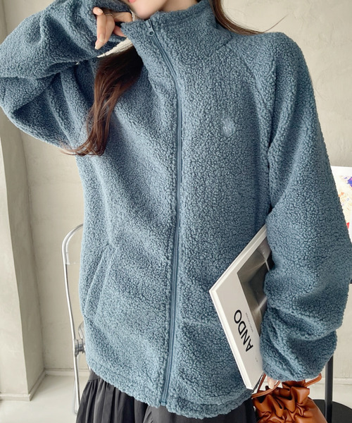 U.S. POLO ASSN.（ユーエスポロアッスン）の「U.S. POLO ASSN. スタンドカラー ボアフリース ジャケット（ブルゾン・レディース・アイボリー/ブラック/ベージュ/オレンジ/ダークブルー・M/L）」の4枚目の写真