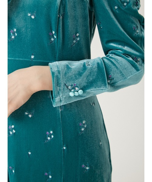 LILY BROWN（リリーブラウン）の「フラワーエンブロイダリースクエア