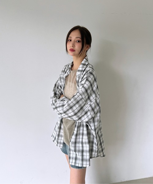 by muni:r(バイ ムニール)の「オーバーサイズロングチェックシャツ(シャツ/ブラウス・レディース・ブラック/アイボリー・FREE)」の7枚目の写真