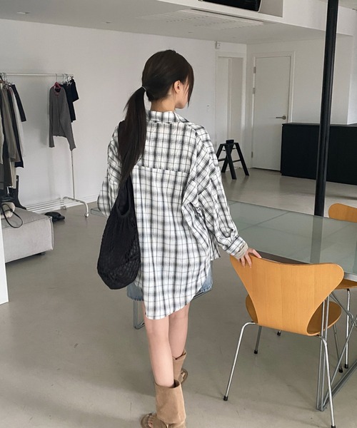 by muni:r(バイ ムニール)の「オーバーサイズロングチェックシャツ(シャツ/ブラウス・レディース・ブラック/アイボリー・FREE)」の11枚目の写真