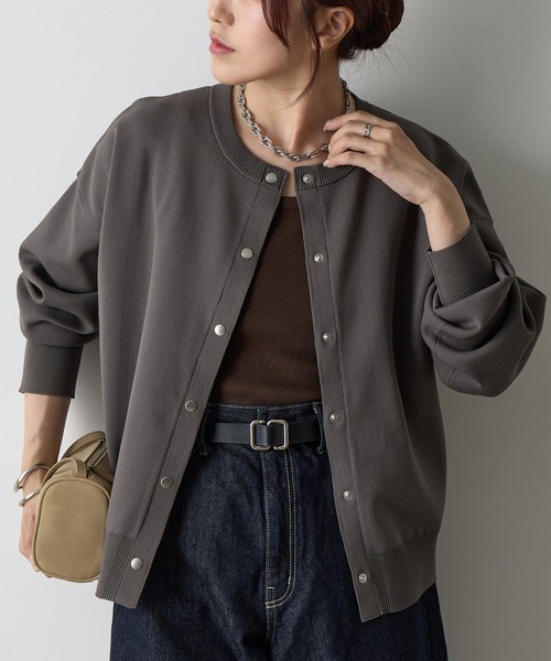 COLONY 2139（コロニートゥーワンスリーナイン）の「エステルヤーンカーディガン（カーディガン/ボレロ・レディース・パープル/ライトグレー/レッド/ブラック/チャコールグレー/ブルー/サックスブルー/ピンク/ブラウン/スカイブルー/モカ/レッド系その他/バーガンディー/オレンジ/イエロー/ミント・FREE）」の3枚目の写真