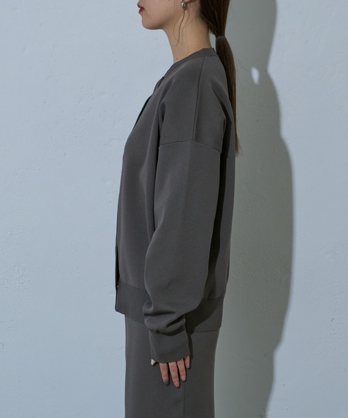 COLONY 2139（コロニートゥーワンスリーナイン）の「エステルヤーンカーディガン（カーディガン/ボレロ・レディース・パープル/ライトグレー/レッド/ブラック/チャコールグレー/ブルー/サックスブルー/ピンク/ブラウン/スカイブルー/モカ/レッド系その他/バーガンディー/オレンジ/イエロー/ミント・FREE）」の22枚目の写真