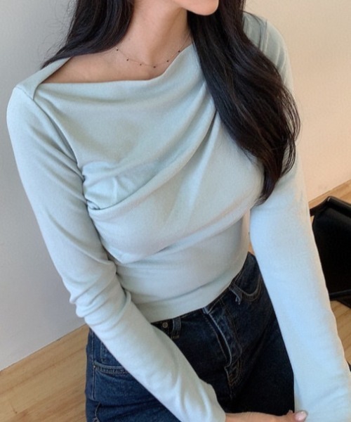 ABITOKYO(アビトーキョー)の「オフショルダー長袖カットソー(Tシャツ/カットソー・レディース・ブルーグレー/ベージュ/ホワイト/ブラック・M/L/XL)」の4枚目の写真