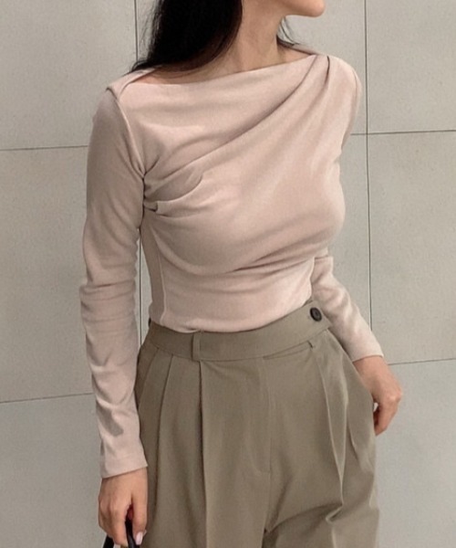 ABITOKYO(アビトーキョー)の「オフショルダー長袖カットソー(Tシャツ/カットソー・レディース・ブルーグレー/ベージュ/ホワイト/ブラック・M/L/XL)」の9枚目の写真