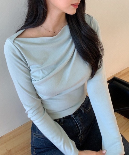 ABITOKYO(アビトーキョー)の「オフショルダー長袖カットソー(Tシャツ/カットソー・レディース・ブルーグレー/ベージュ/ホワイト/ブラック・M/L/XL)」の11枚目の写真