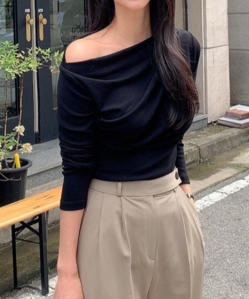 ABITOKYO(アビトーキョー)の「オフショルダー長袖カットソー(Tシャツ/カットソー・レディース・ブルーグレー/ベージュ/ホワイト/ブラック・M/L/XL)」の22枚目の写真