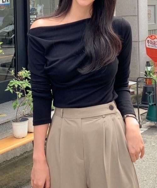 ABITOKYO(アビトーキョー)の「オフショルダー長袖カットソー(Tシャツ/カットソー・レディース・ブルーグレー/ベージュ/ホワイト/ブラック・M/L/XL)」の21枚目の写真