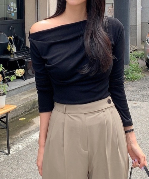 ABITOKYO(アビトーキョー)の「オフショルダー長袖カットソー(Tシャツ/カットソー・レディース・ブルーグレー/ベージュ/ホワイト/ブラック・M/L/XL)」の19枚目の写真