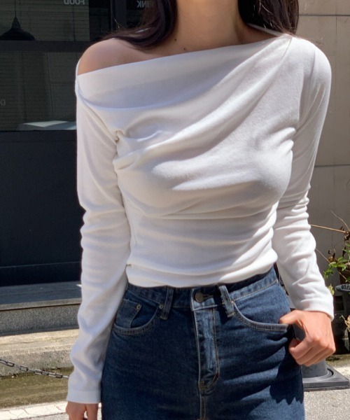 ABITOKYO(アビトーキョー)の「オフショルダー長袖カットソー(Tシャツ/カットソー・レディース・ブルーグレー/ベージュ/ホワイト/ブラック・M/L/XL)」の16枚目の写真