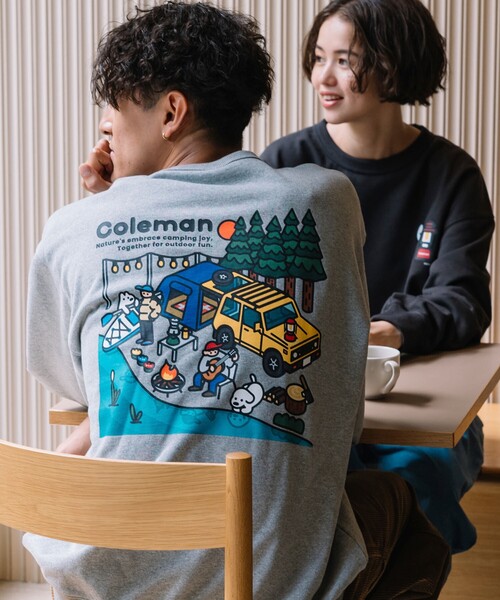COLEMAN（コールマン）の「Coleman/コールマン Coleman×matsui×FREAK'S STORE 別注 コールマン matsui lake side camp  バックプリント クルーネックスウェット（スウェット・メンズ・アッシュグレー/杢グレー/チャコール/エンジ/ダークグレー・MEDIUM/LARGE）」の4枚目の写真
