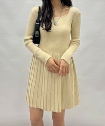 プリーツニットワンピース