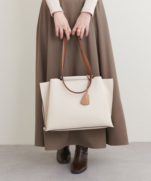 natural couture（ナチュラルクチュール）の「横型Ａ４トートバッグ（ショルダーバッグ・レディース・アイボリー/ブラック/モカ・FREE）」の2枚目の写真