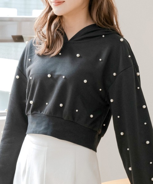 パール付きショート丈パーカー（パーカー）｜JULIA BOUTIQUE（ジュリアブティック）