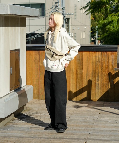 MEI（メイ）の「【MEI / メイ】ロゴ刺繍-STANDARD MOON SHOULDER/ムーンショルダー/ユニセックス（ボディバッグ/ウエストポーチ・メンズ・ブラック/ベージュ/ブラウン/グレー/カーキ/サックスブルー/グリーン/ワイン/ネイビー・FREE）」の14枚目の写真