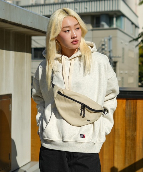 MEI（メイ）の「【MEI / メイ】ロゴ刺繍-STANDARD MOON SHOULDER/ムーンショルダー/ユニセックス（ボディバッグ/ウエストポーチ・メンズ・ブラック/ベージュ/ブラウン/グレー/カーキ/サックスブルー/グリーン/ワイン/ネイビー・FREE）」の15枚目の写真