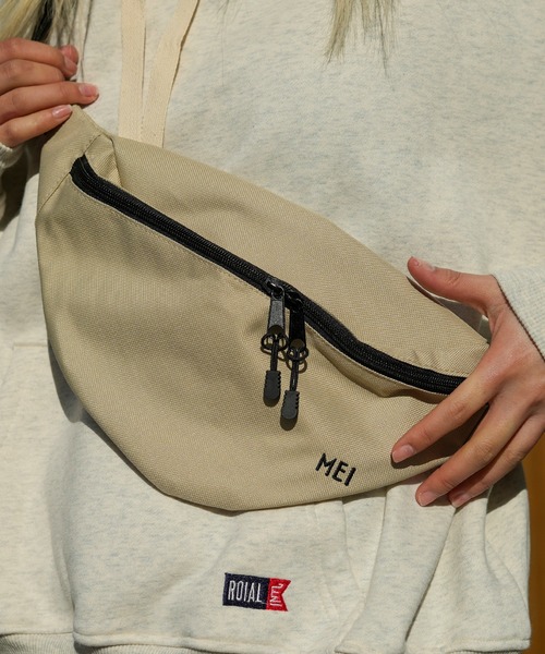 MEI（メイ）の「【MEI / メイ】ロゴ刺繍-STANDARD MOON SHOULDER/ムーンショルダー/ユニセックス（ボディバッグ/ウエストポーチ・メンズ・ブラック/ベージュ/ブラウン/グレー/カーキ/サックスブルー/グリーン/ワイン/ネイビー・FREE）」の16枚目の写真