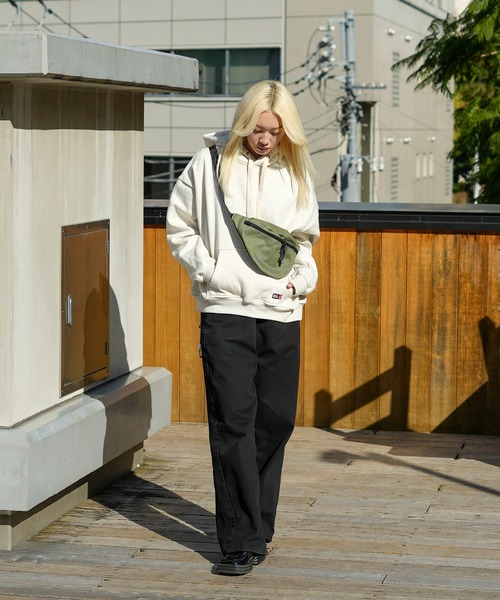 MEI（メイ）の「【MEI / メイ】ロゴ刺繍-STANDARD MOON SHOULDER/ムーンショルダー/ユニセックス（ボディバッグ/ウエストポーチ・メンズ・ブラック/ベージュ/ブラウン/グレー/カーキ/サックスブルー/グリーン/ワイン/ネイビー・FREE）」の17枚目の写真