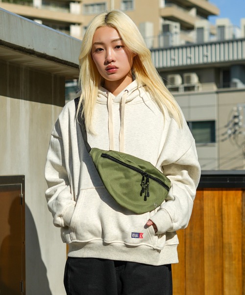 MEI（メイ）の「【MEI / メイ】ロゴ刺繍-STANDARD MOON SHOULDER/ムーンショルダー/ユニセックス（ボディバッグ/ウエストポーチ・メンズ・ブラック/ベージュ/ブラウン/グレー/カーキ/サックスブルー/グリーン/ワイン/ネイビー・FREE）」の18枚目の写真