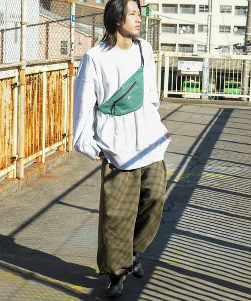 MEI（メイ）の「【MEI / メイ】ロゴ刺繍-STANDARD MOON SHOULDER/ムーンショルダー/ユニセックス（ボディバッグ/ウエストポーチ・メンズ・ブラック/ベージュ/ブラウン/グレー/カーキ/サックスブルー/グリーン/ワイン/ネイビー・FREE）」の20枚目の写真