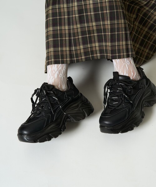 FREAK'S STORE(フリークスストア)の「限定展開 ボリューム 厚底 スニーカー(スニーカー・レディース・ブラック/オフホワイト・23.5cm/24.5cm/23.0cm/24.0cm)」の4枚目の写真