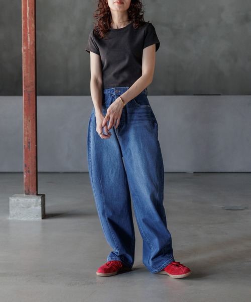 INTER FACTORY(インターファクトリー)の「kumika - カーブデニム made in INTER FACTORY(デニムパンツ・レディース・アイボリー/ブルー・MEDIUM/LARGE)」の21枚目の写真