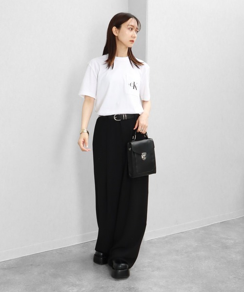 Calvin Klein(カルバン・クライン)の「【Calvin Klein JEANS/カルバンクライン ジーンズ】ワンポイントモノグラムフロックロゴ半袖Tシャツ(Tシャツ/カットソー・メンズ・ホワイト/ブラック・XXL/L/XL/M/S)」の21枚目の写真