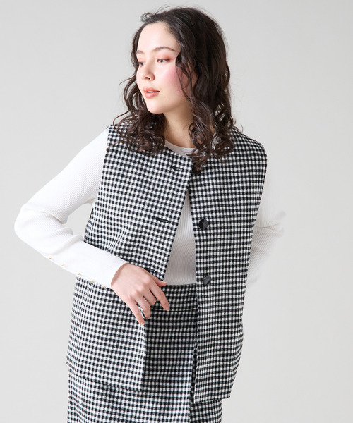 Tiara(ティアラ)の「クルーネックジレ(セットアップ可)(ベスト・レディース・チェック/ブラック・FREE)」の3枚目の写真
